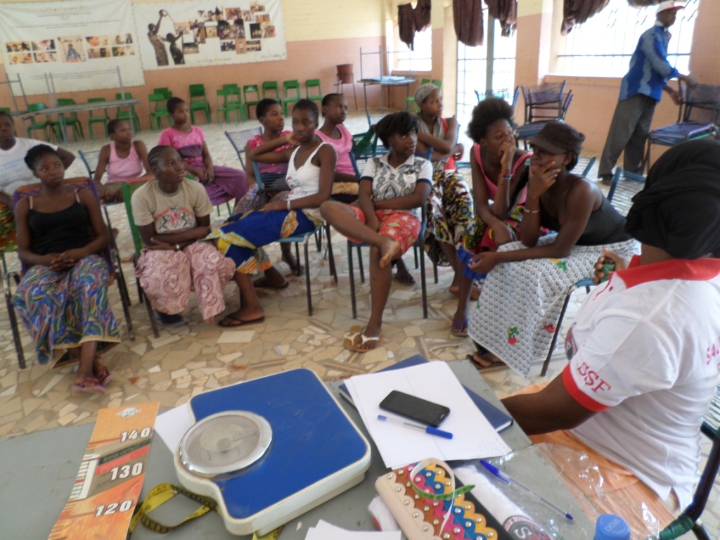 sensibilisation jeunes filles à Sanakoura