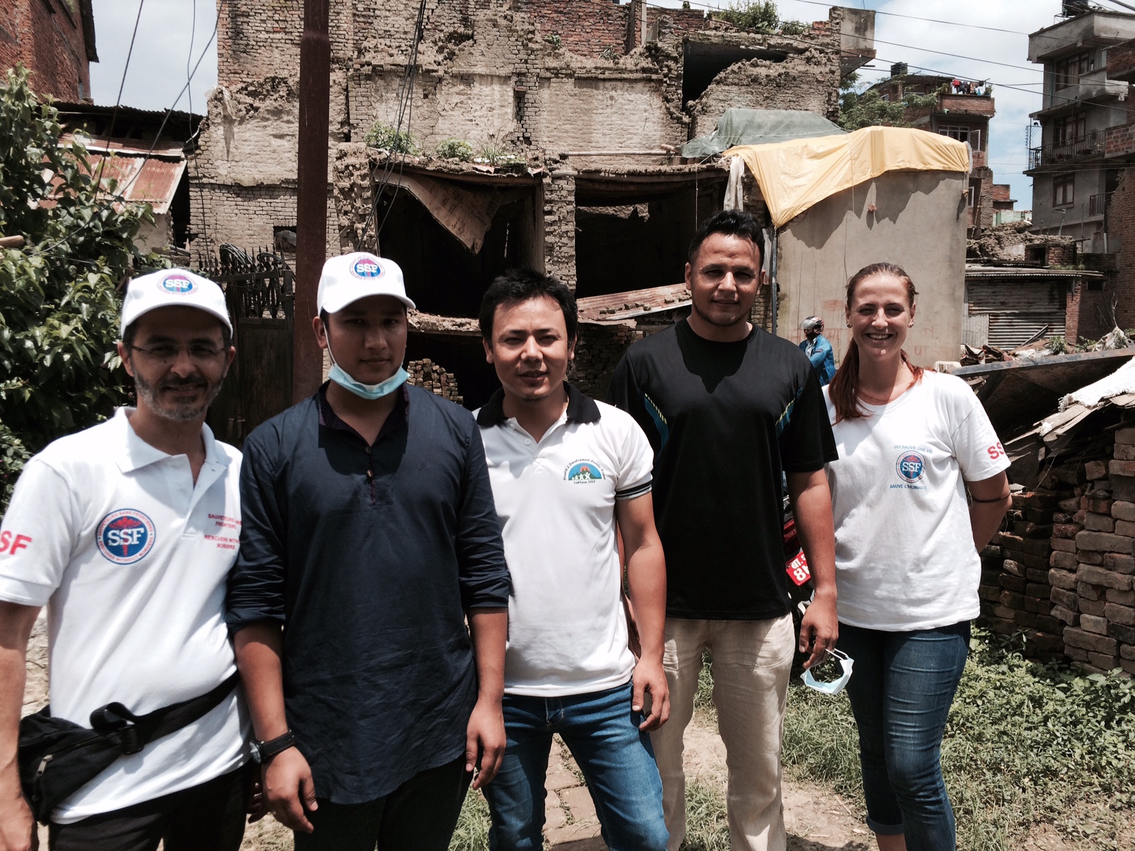 Arié Lévy, président de SSF avec l'équipe, Kirtipur, Népal, Août 2015