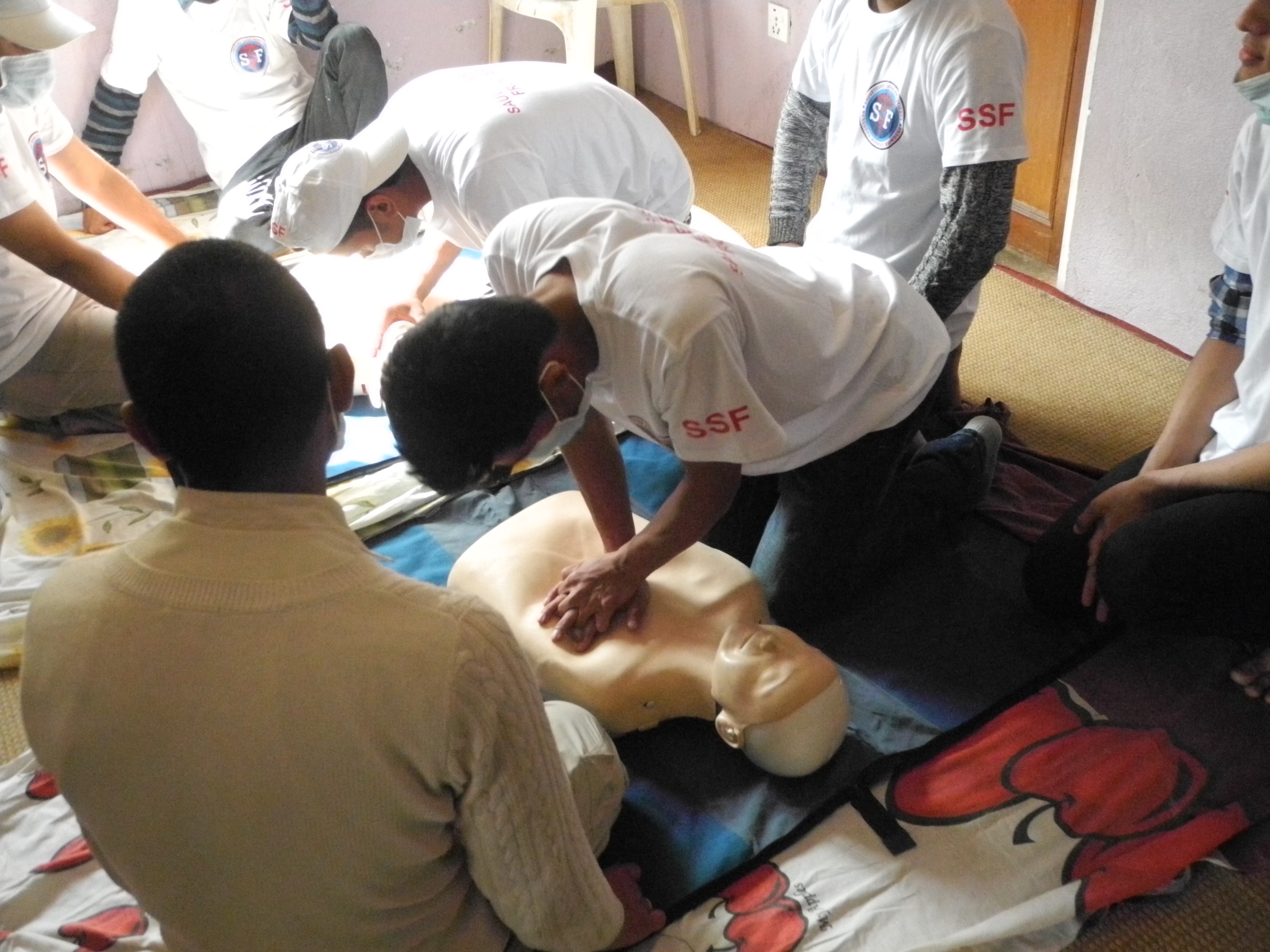 Formation aux gestes de premiers secours au Népal