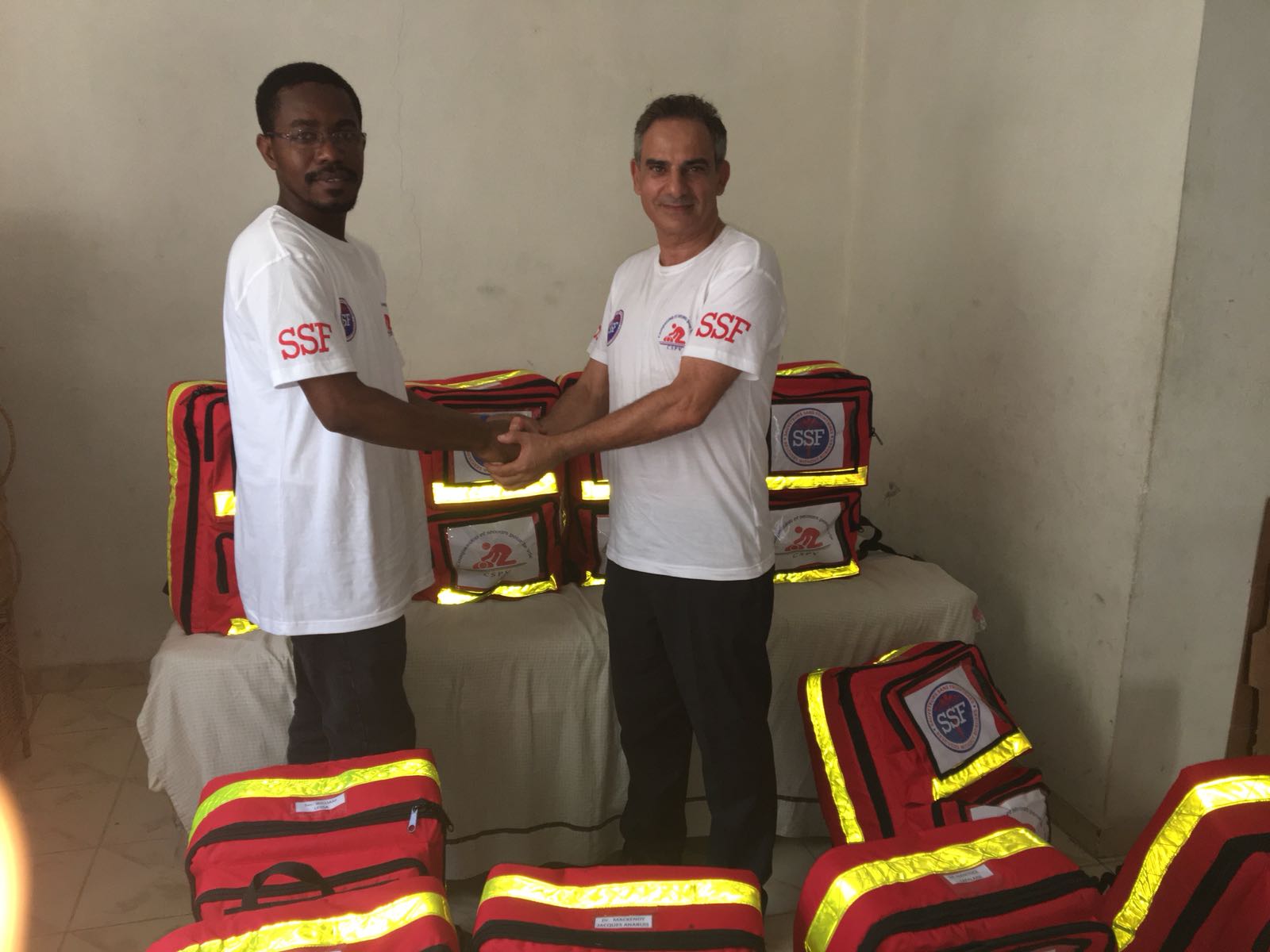 Remise de kits de secours, Port au Prince, le 08 Juillet 2018